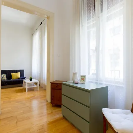 Apartment Henszlmann 5- Karolyi Park *