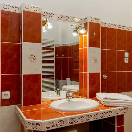 Apartment Henszlmann 5- Karolyi Park *
